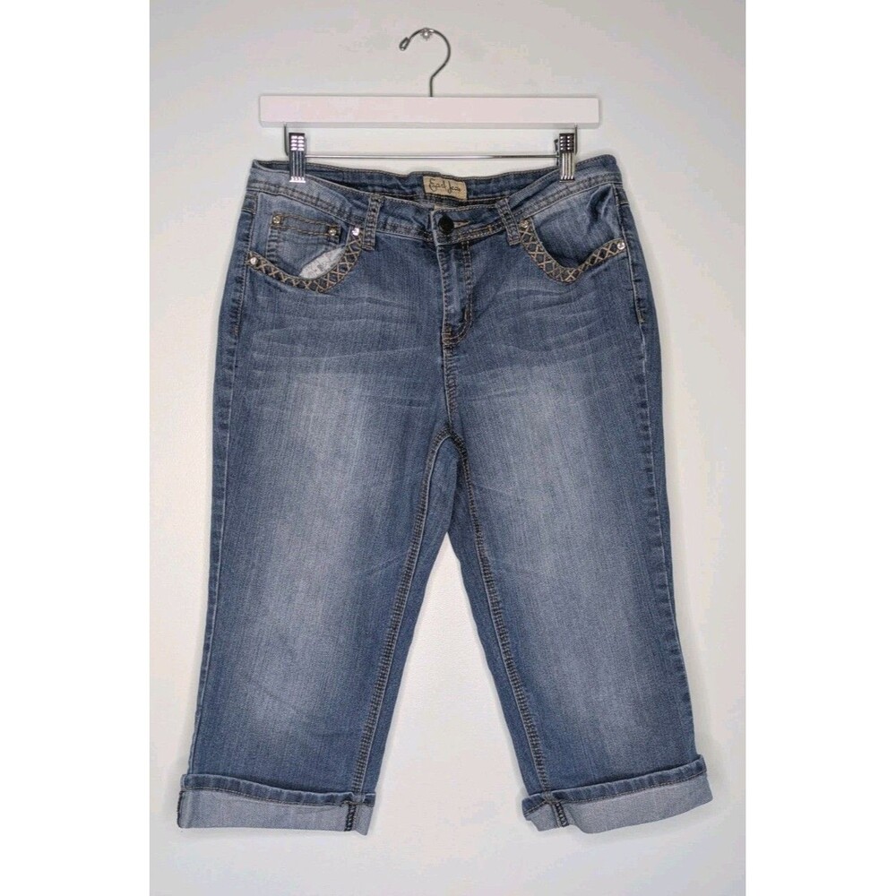 Earl Jeans Y2K Embellished Capri Pants Size 10 Mid Wash Embroidered Cuffed Crop